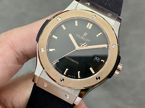 ウブロコピー時計背面デザイン